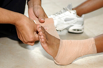 Ankle Sprains Treatment in the Cook County, IL: Chicago (Cicero, Evanston, Skokie, Berwyn, Oak Park, Park Ridge, Niles, Morton Grove, Elmwood Park, Melrose Park, Maywood, Norridge, Forest Park) areas